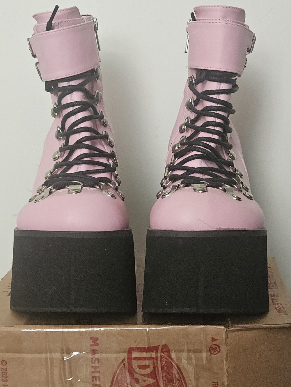 Demonia Kera Women's Gothika Chunky Platform Boots Size 7. Pink